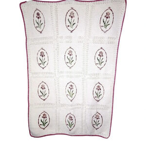 Vintage Handmade Floral Rose Crocheted Motif Granny Square Afghan Blanket 60x40